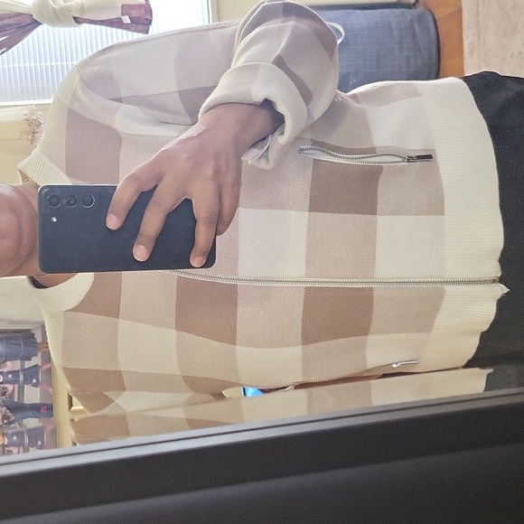 Beautiful cardigan. - Picture 2 of 8